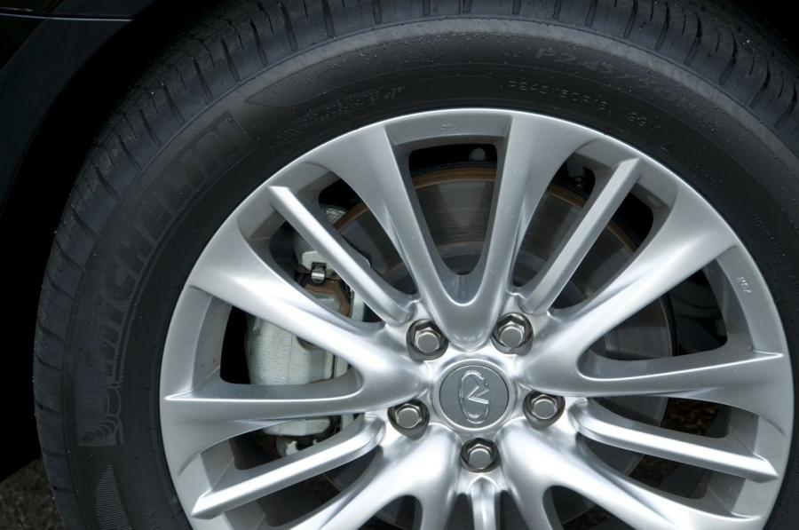  Infiniti M37 2011 года  (фото 40 из 41)